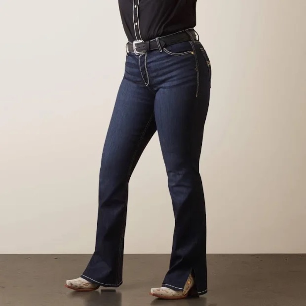 These are Ariat Women’s R.E.A.L. Perfect Rise Arrow Danna Boot Cut Jean Size 29